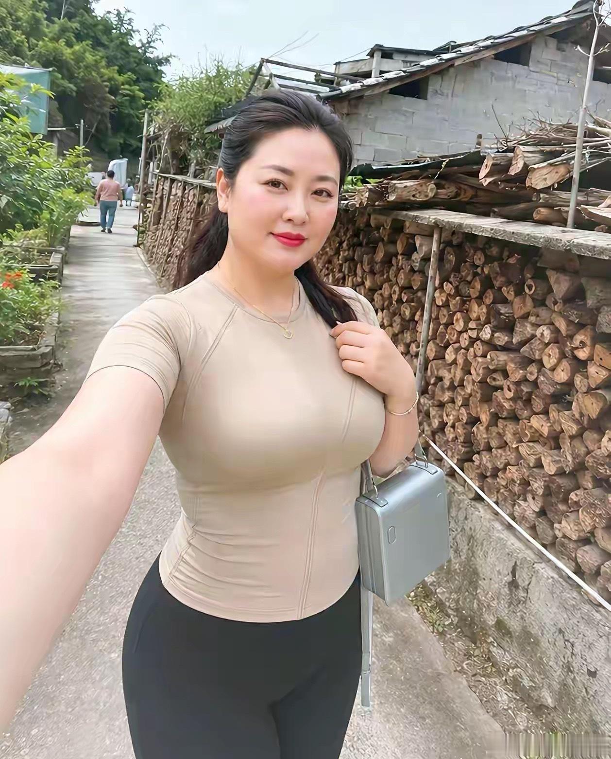 让你一辈子不吃亏的20条社会潜规则：1、下班时间，要晚走5分钟，切记，这是城府