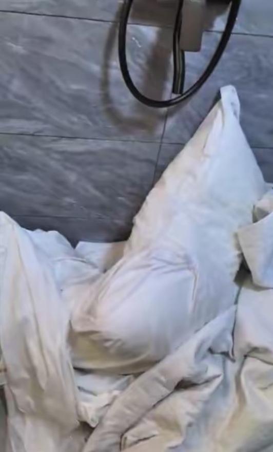 “太缺德了！”10月28日，海南三亚，一女子入住酒店后，仅过了半个小时，她就要求