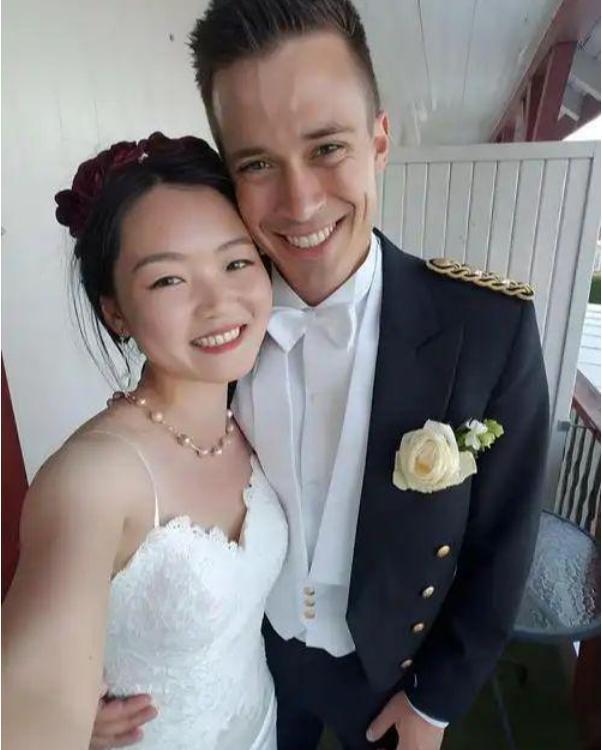 中国女生为什么喜欢跟老外交往？专家：中国女生在国外更受欢迎。现在有些中国女孩