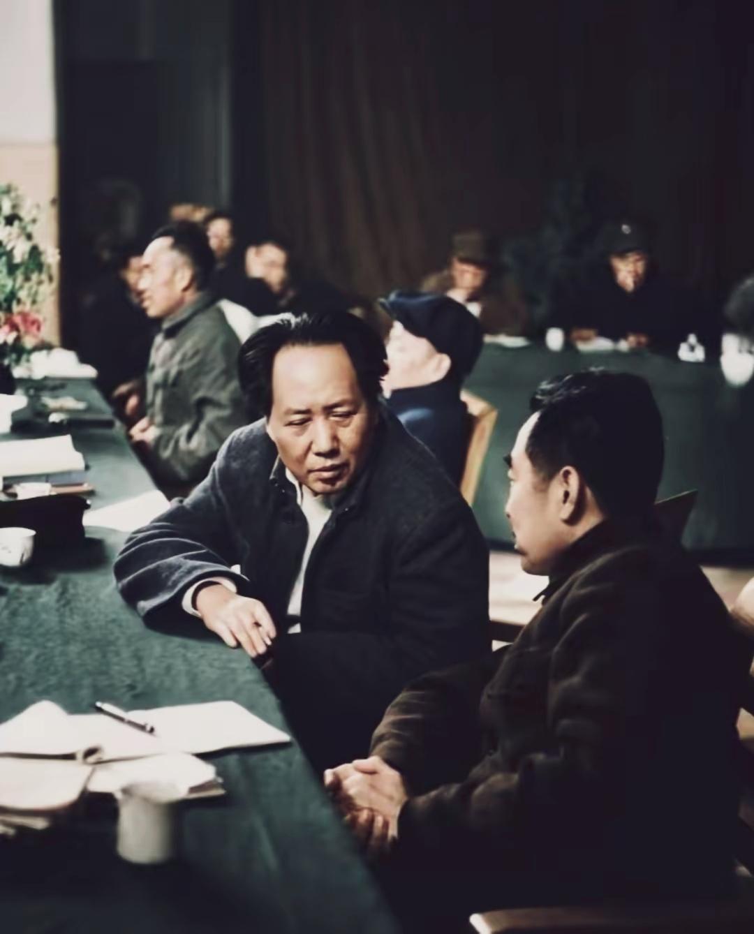自从1935年的遵义会议以后，毛主席与周总理就成了领导中国革命和建设的最佳搭档。