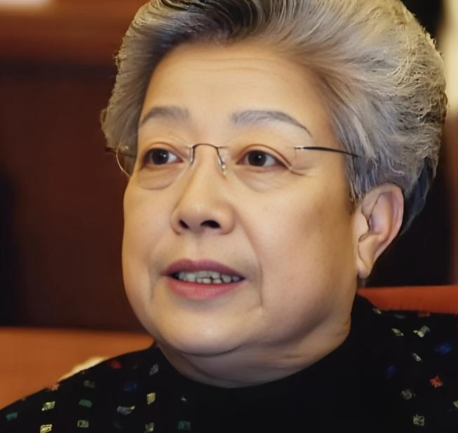 "铁娘子"吴仪一生未嫁，但她并不是独身主义者。她曾经坦诚地说道："我不是独身主