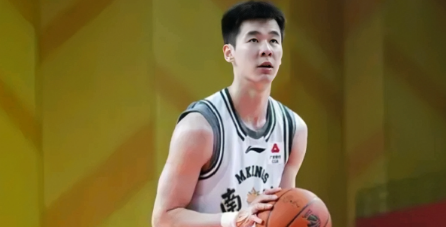 同曦男篮已经为郭昊文开具注销证明支持其前往NBA打球。据国内媒体消息，同曦男篮已
