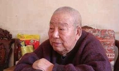 1951年，已经饿了3天的唐满洋，趁着夜色率部爬上了美军580.7高地，谁知上面