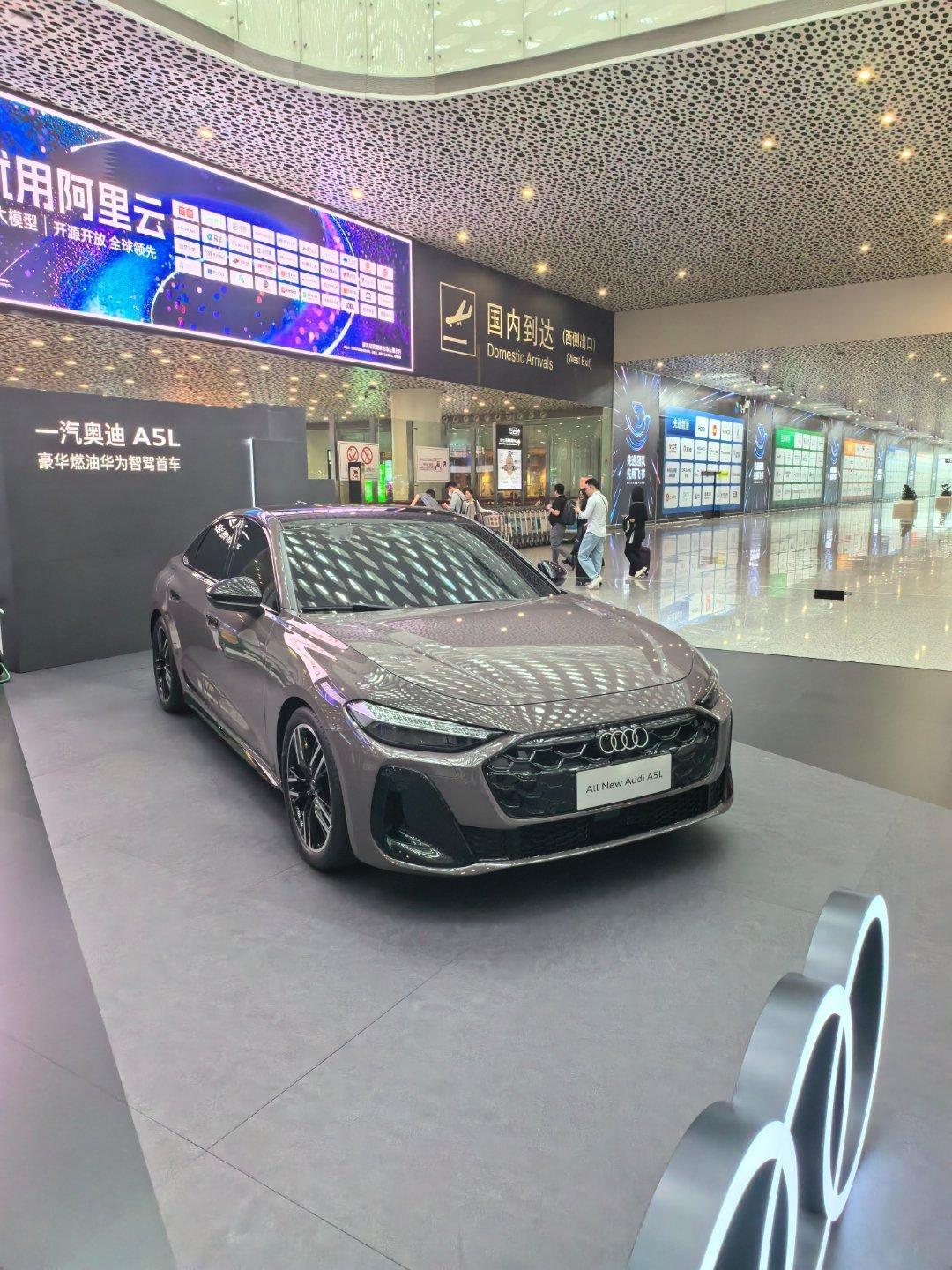 奥迪还是有钱，包场这么久了，又把两个SUV换成了A5L奥迪​​​