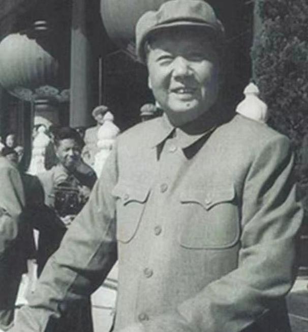 1950年毛主席为何深夜急召七旬老教师，找到后为何亲自下达立刻枪决指示？195