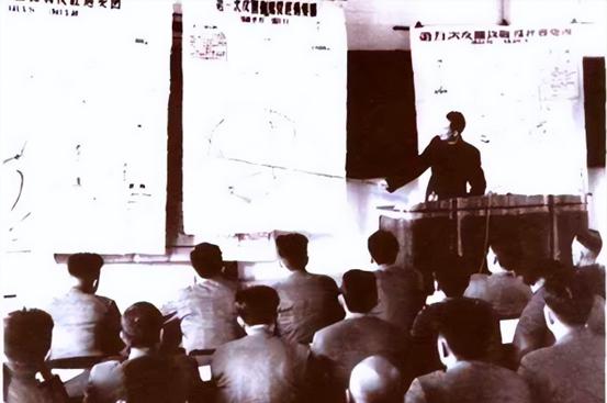 张震被定为富农后撤职，找政委：你是什么农？尴尬！彭绍辉打圆场“1932年七月的