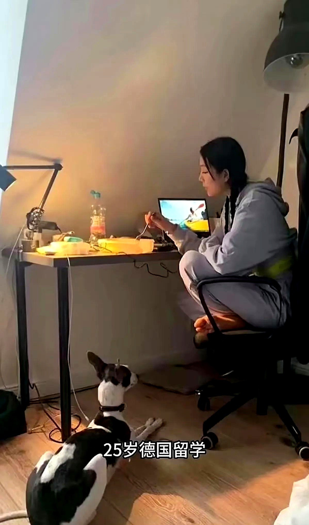 留学生真牛，生娃留学两不误这女留学生简直开了挂！25岁跑