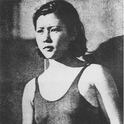 1938年一个深夜，国民党师长范绍增用枪顶着一个女人的头说:“马上离婚嫁给我！”