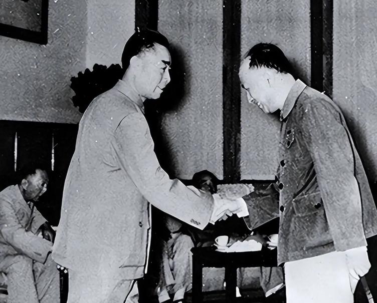 1960年3月的一天，聂荣臻突然将周恩来从会议室叫出来，聂荣臻面如土色地说：“收