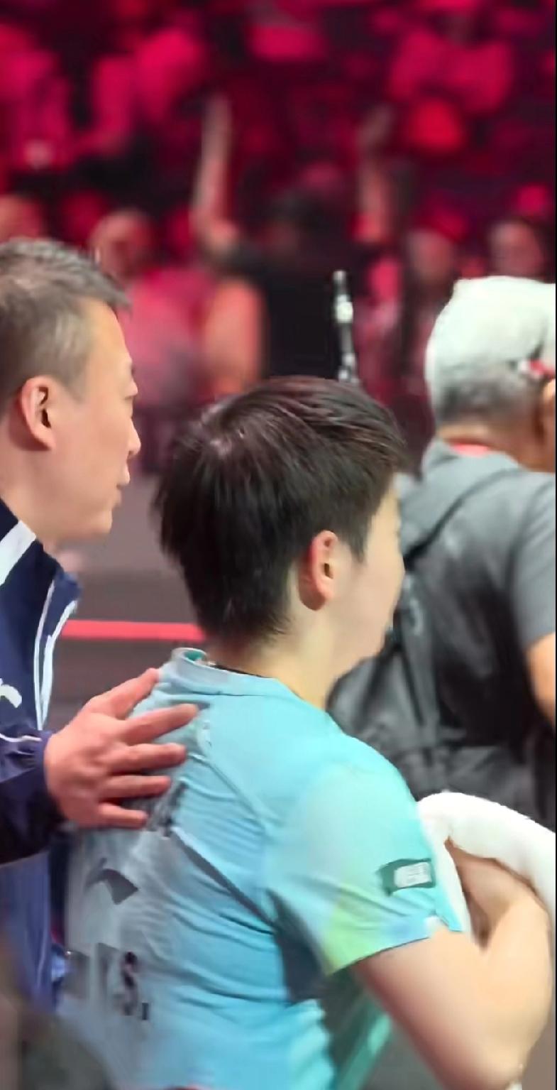 破防了！WTT新加坡大满贯赛后，刘国梁这一握，暖到了所有人的心窝子刚在1