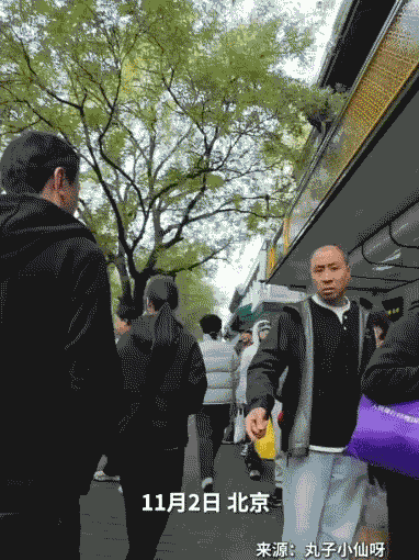 “这才是生活该有的样子！”北京牛街，23岁的视障女孩徐佳媛，拿着存了一周的零花