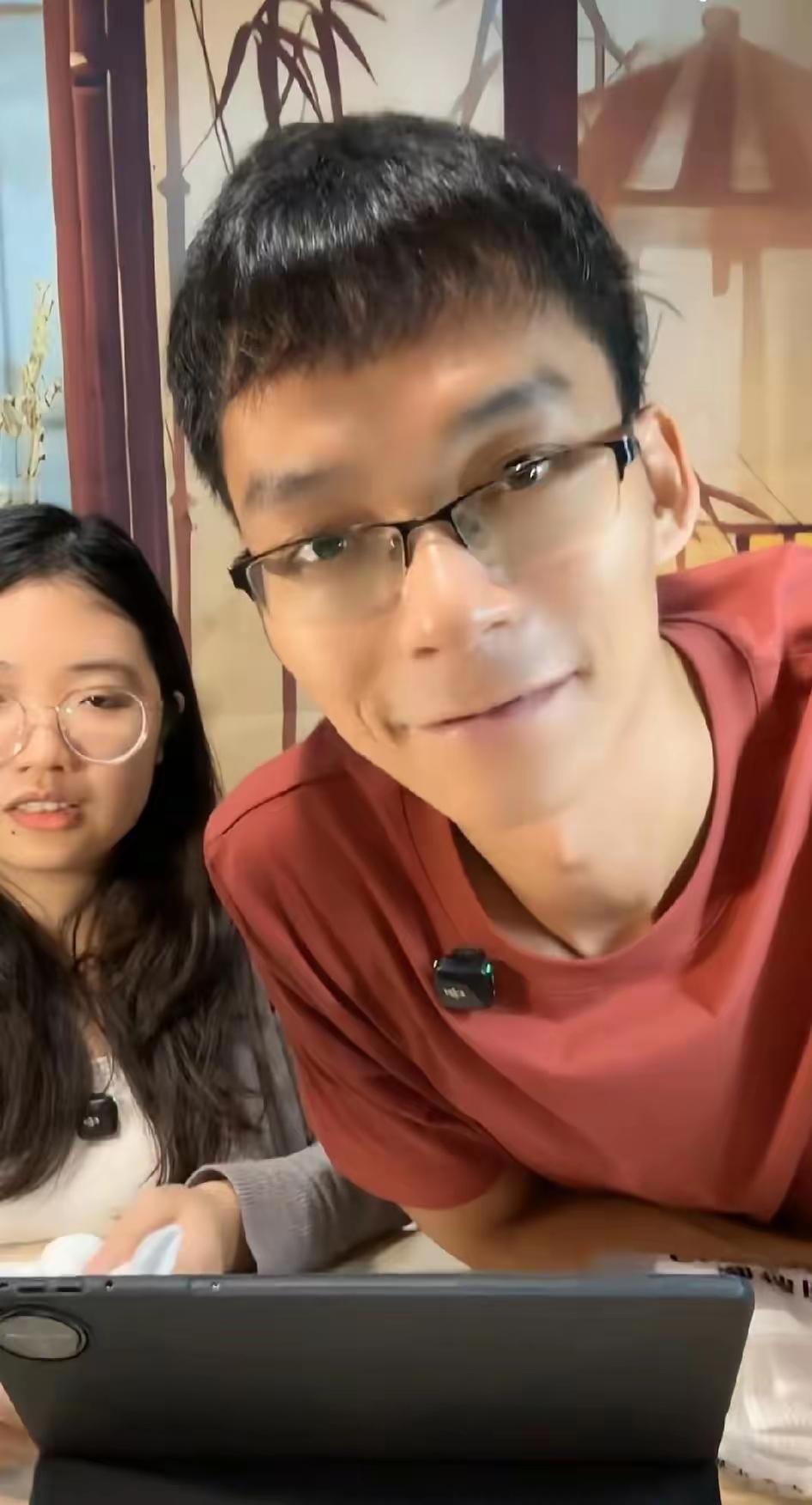 唐尚珺开了场直播这件事，给所有复读的考生提了一个醒！那就是，在正当年龄的时候