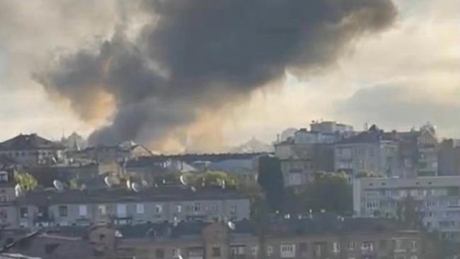 很多人好奇，俄罗斯天天空袭乌克兰，但是为什么乌克兰依旧是一副“不痛不痒”的样？说