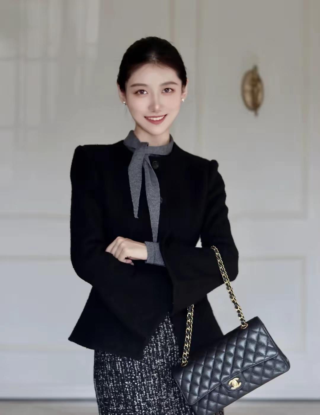 朋友如阳光，缺了便黯淡。真挚的友情，是生命不可或缺的温暖。