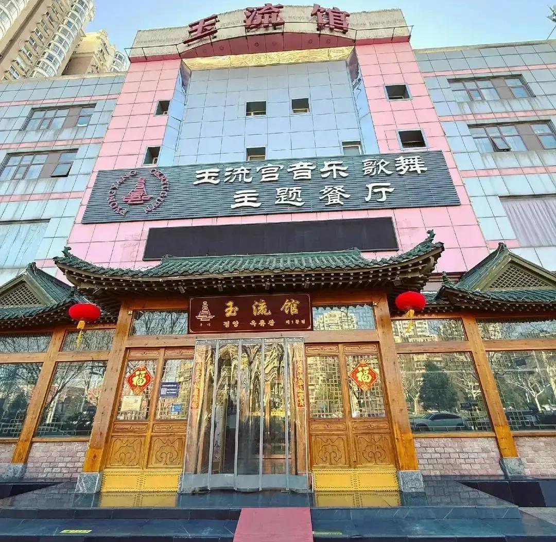 发生了一个匪夷所思的事情：朝鲜在北京的多家餐厅突然召回女员工，尤其是望京的玉流