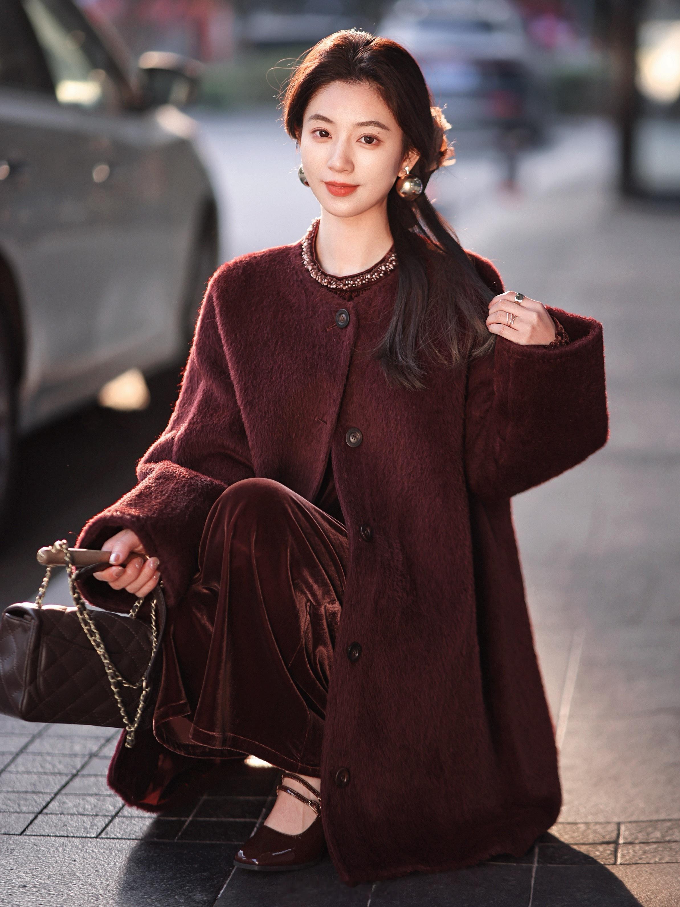 新年就得来点红呀🥁～羊驼毛+羊毛轻盈又暖和莹润皮草一样的光泽感再配这个红色