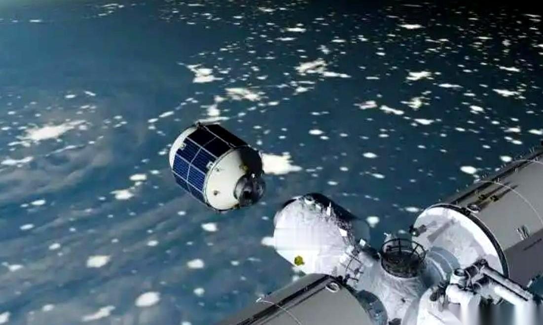 明年，咱们的空间站要来新“快递员”了，一艘叫“轻舟”的货运飞船。消息一出，很多
