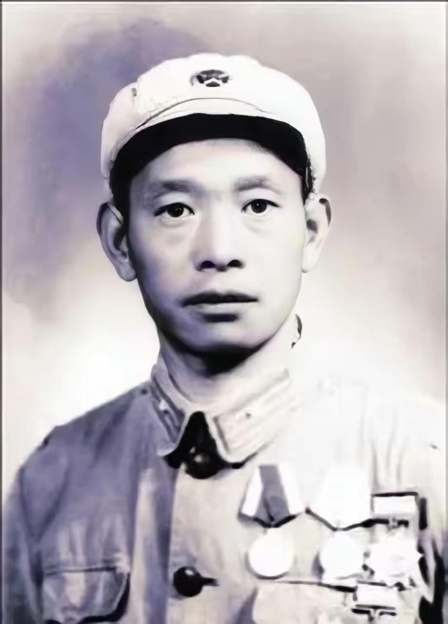 1940年9月30日夜，谢银才登着梯子爬上墙头，慢慢探出脑袋，顿时大吃一惊，只见