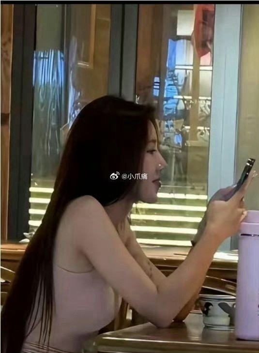 难怪那么多人买她直播间的东西，真人确实好看。
