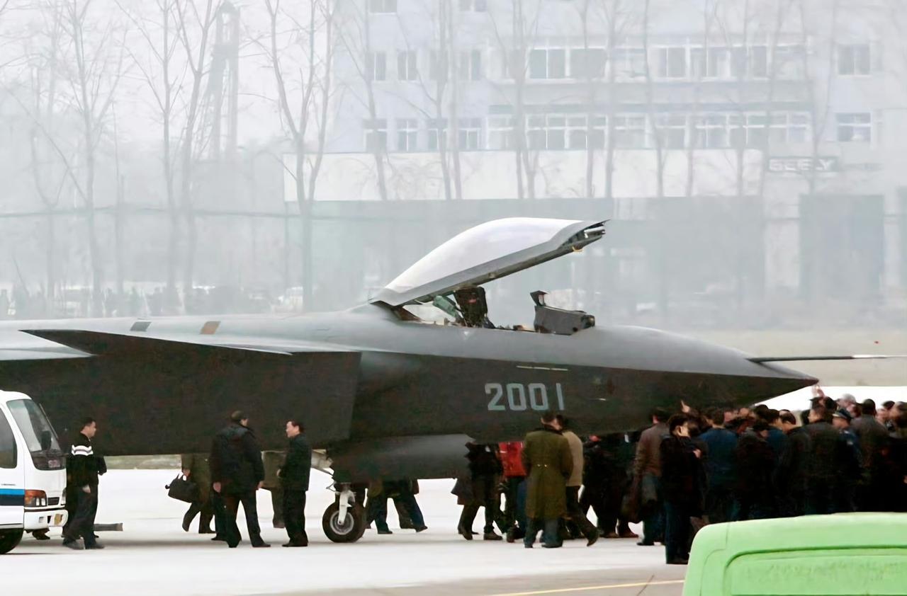 15年过去。​​​不过，话说不知道当年爬墙的那位大哥出来了没有？[吃瓜]