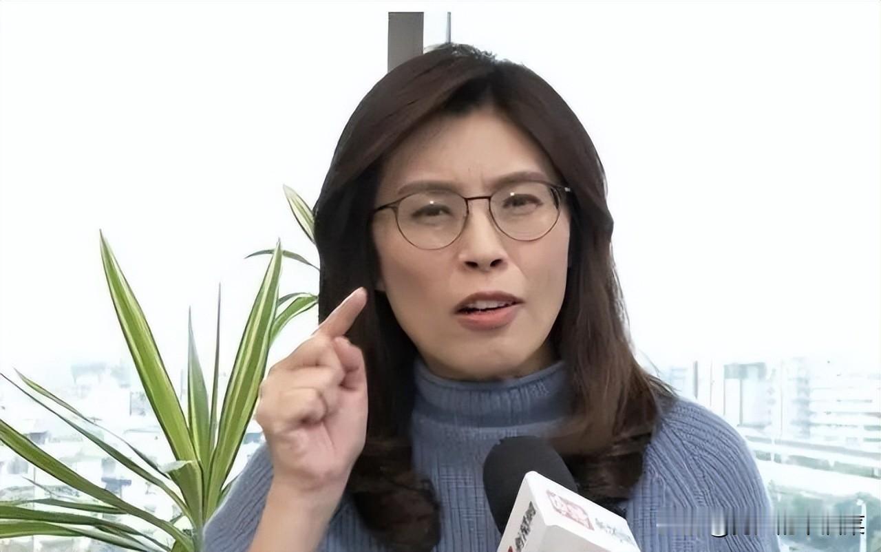 估计郑丽文后悔的都要哭了。谁知道当时自己和张亚中强烈反对才得以保留下来的唯一