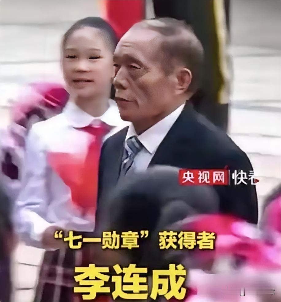 一个村支书，被人当面打出了血，爬起来抹了把脸问了句：你为啥打我？这句话最戳人的地