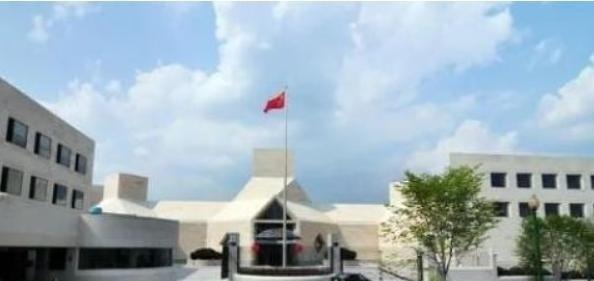 1982年，中国驻莫桑比克大使馆翻译唐健生做出了惊人之举，他杀死了大使馆的所有人