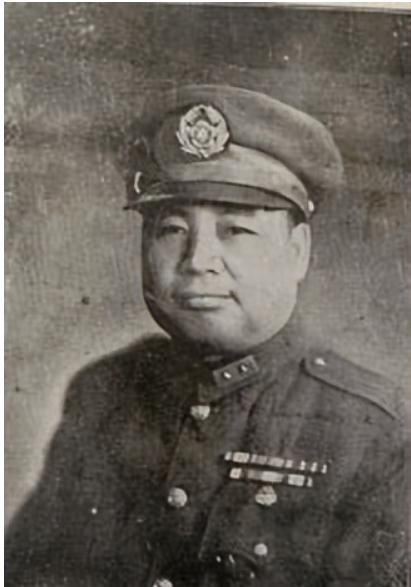 1975年4月，蒋介石逝世，香港的关麟征悲痛万分，携夫人前往台湾吊唁。飞
