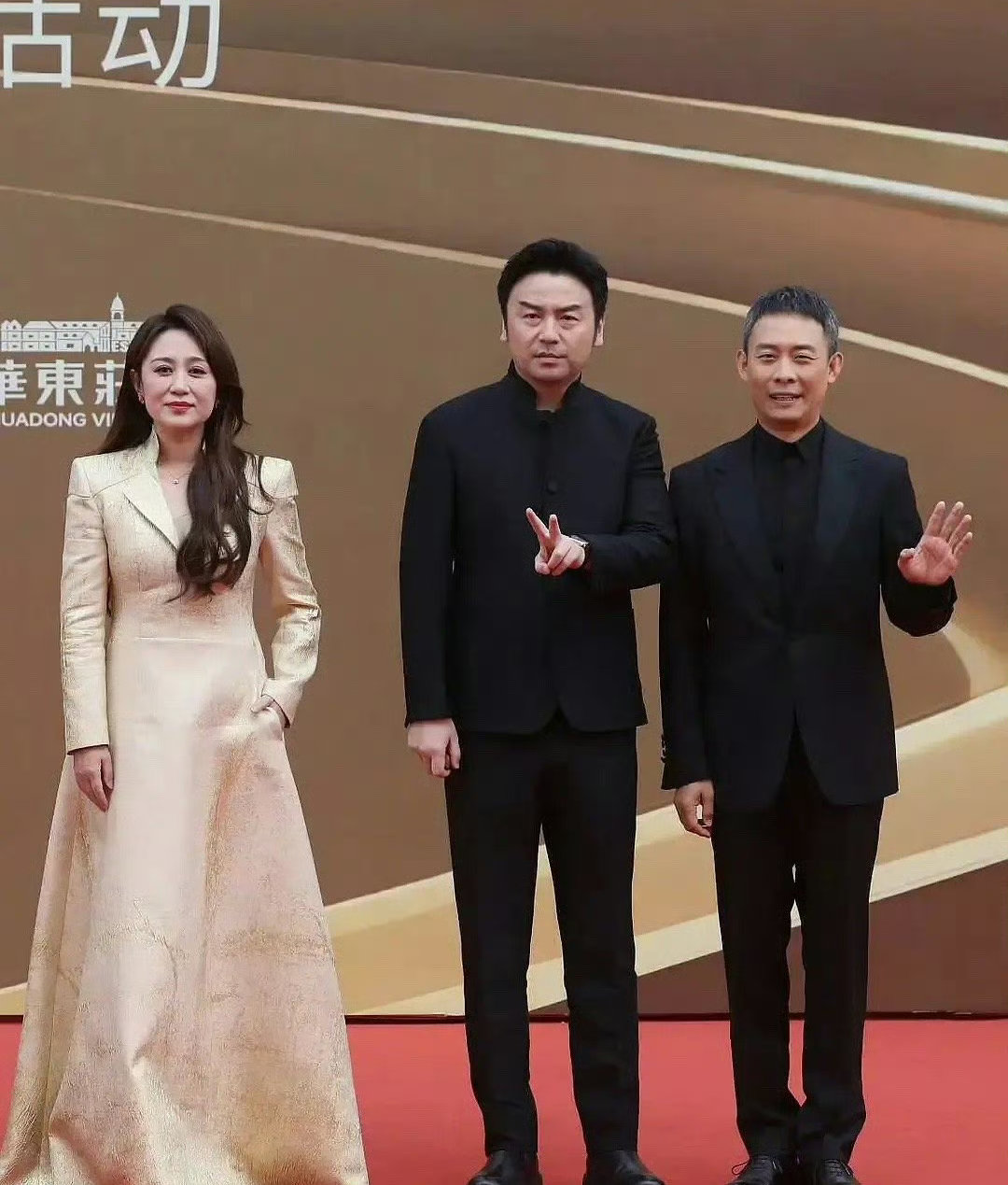 谁给雷佳音画的眉毛。。。头怎么又大了​像李逵​​​