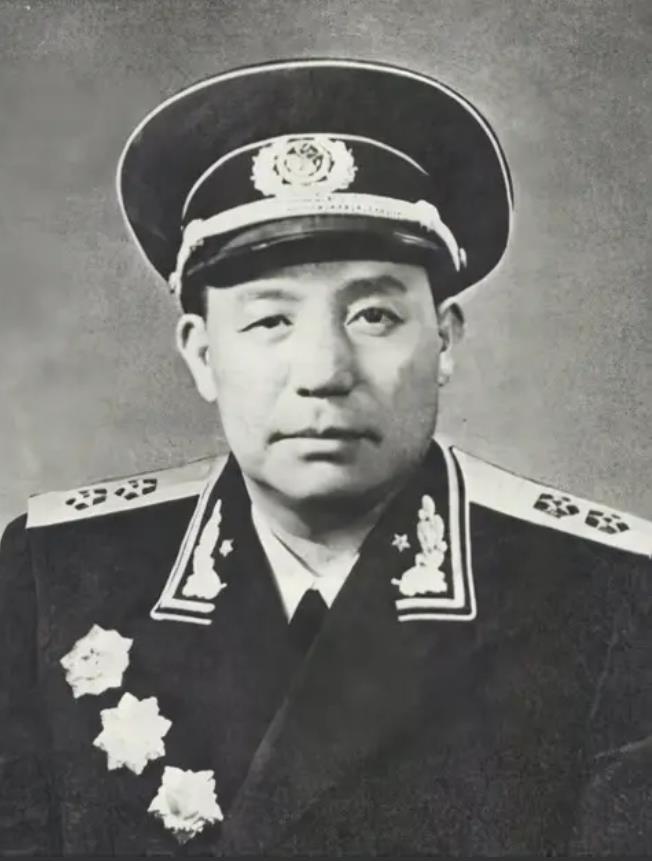 1951年春天，毛主席接见了一位从朝鲜归来的志愿军将领吴瑞林，毛主席一开口就问：