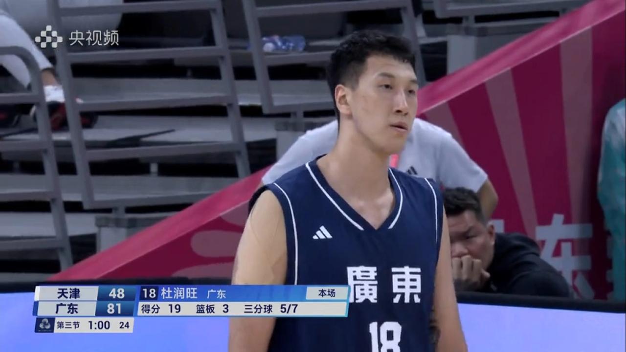 创造个人记录，杜润旺连中7记（5个3分、2个2分），取全队最高分！全运会男篮成年