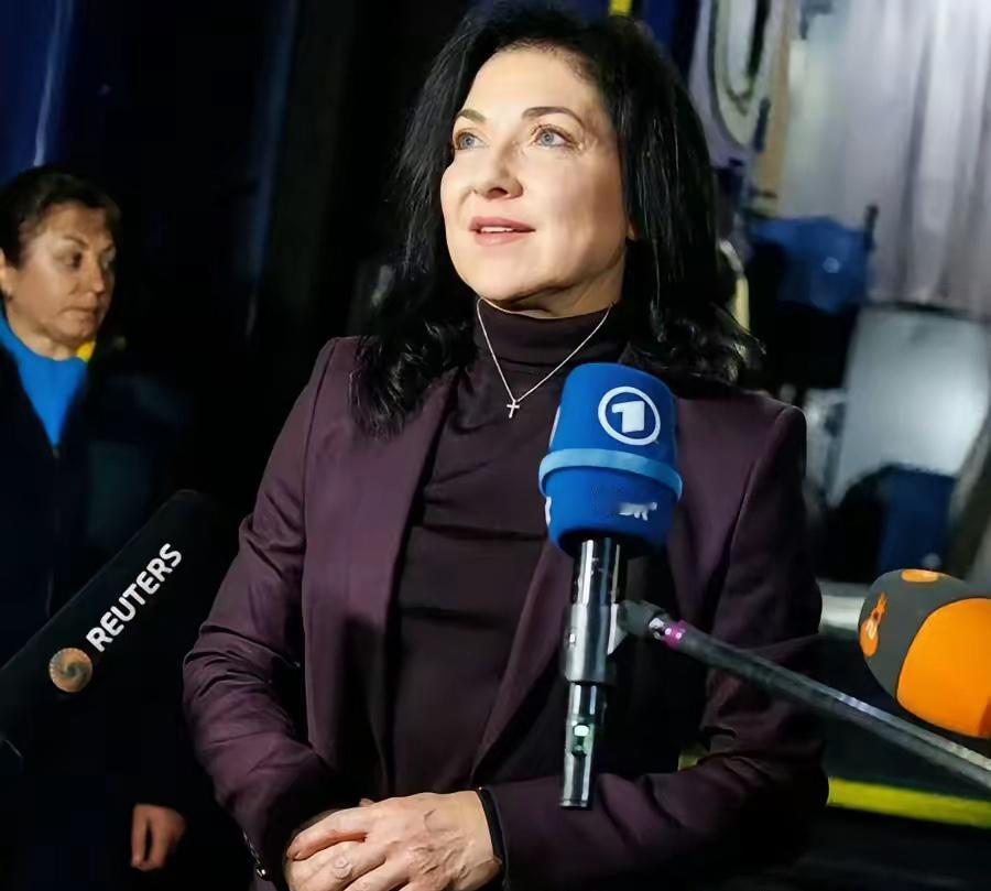 德国经济部长在被问到德国电力问题时说，“如果没有风能和太阳能，我们就用智慧和创新