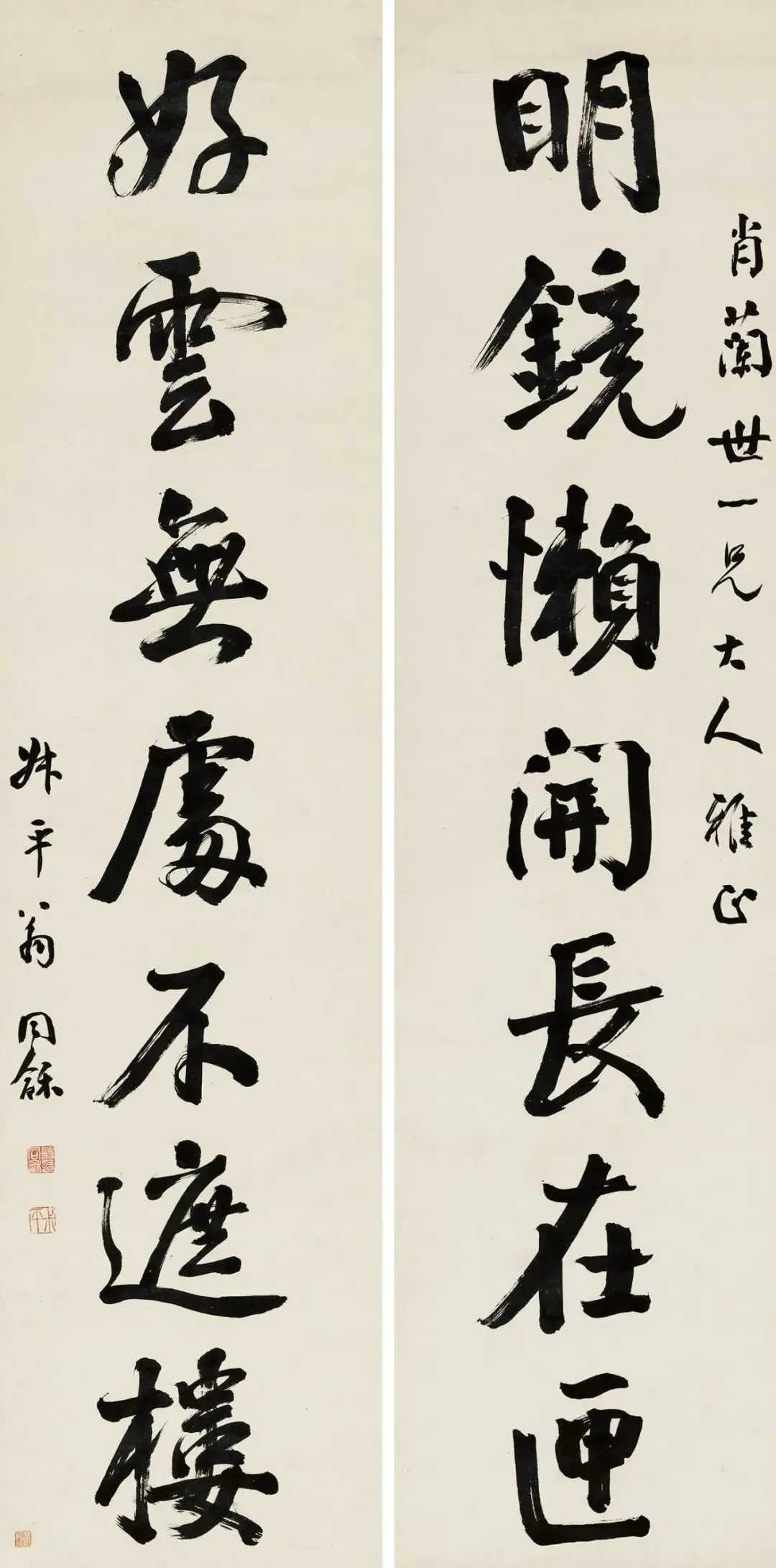 翁同龢行书《明镜好云七言联》，纸本167.5×41cm。释文：明镜懒开长在