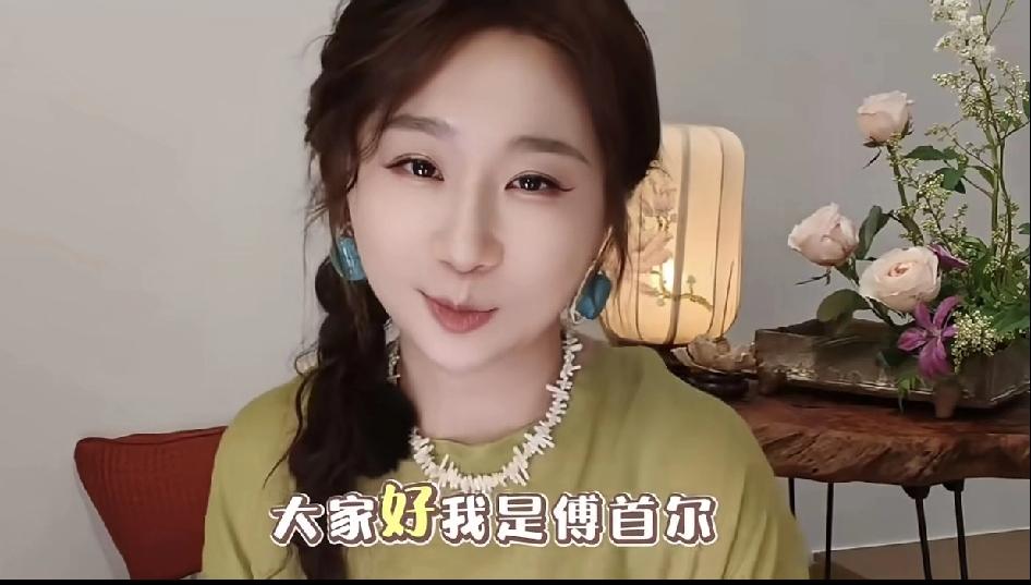 图1，如果她自己不说，你是猜不到她是谁的[狗头]，她就是那个减肥减掉了半个自己的