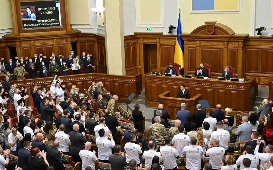 最快3个月内就走人，泽连斯基松口可以选举，但有个前提条件根据媒体报道，最近泽连