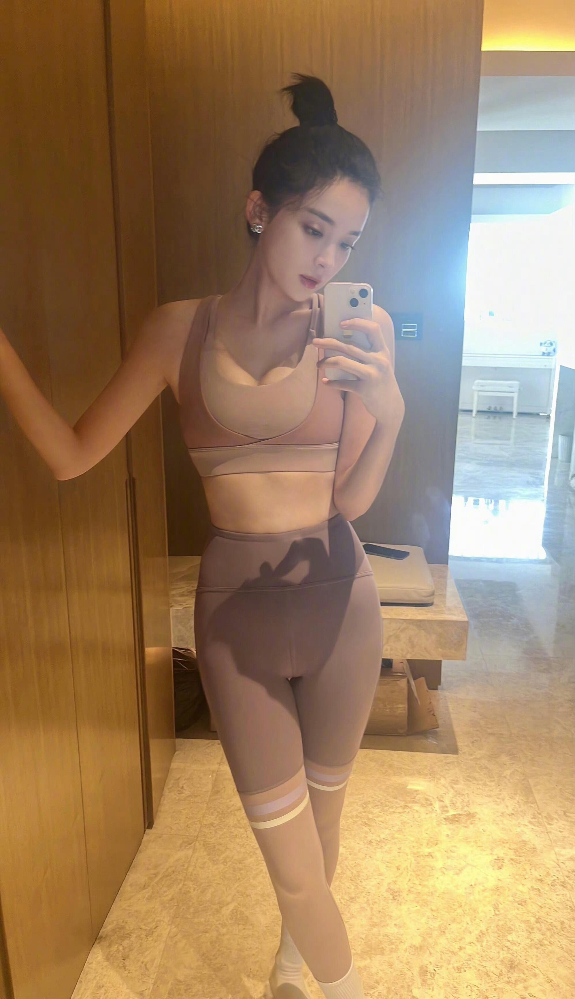投稿｜古力娜扎瑜伽照（我幻想我做瑜伽….🩰✨​​​