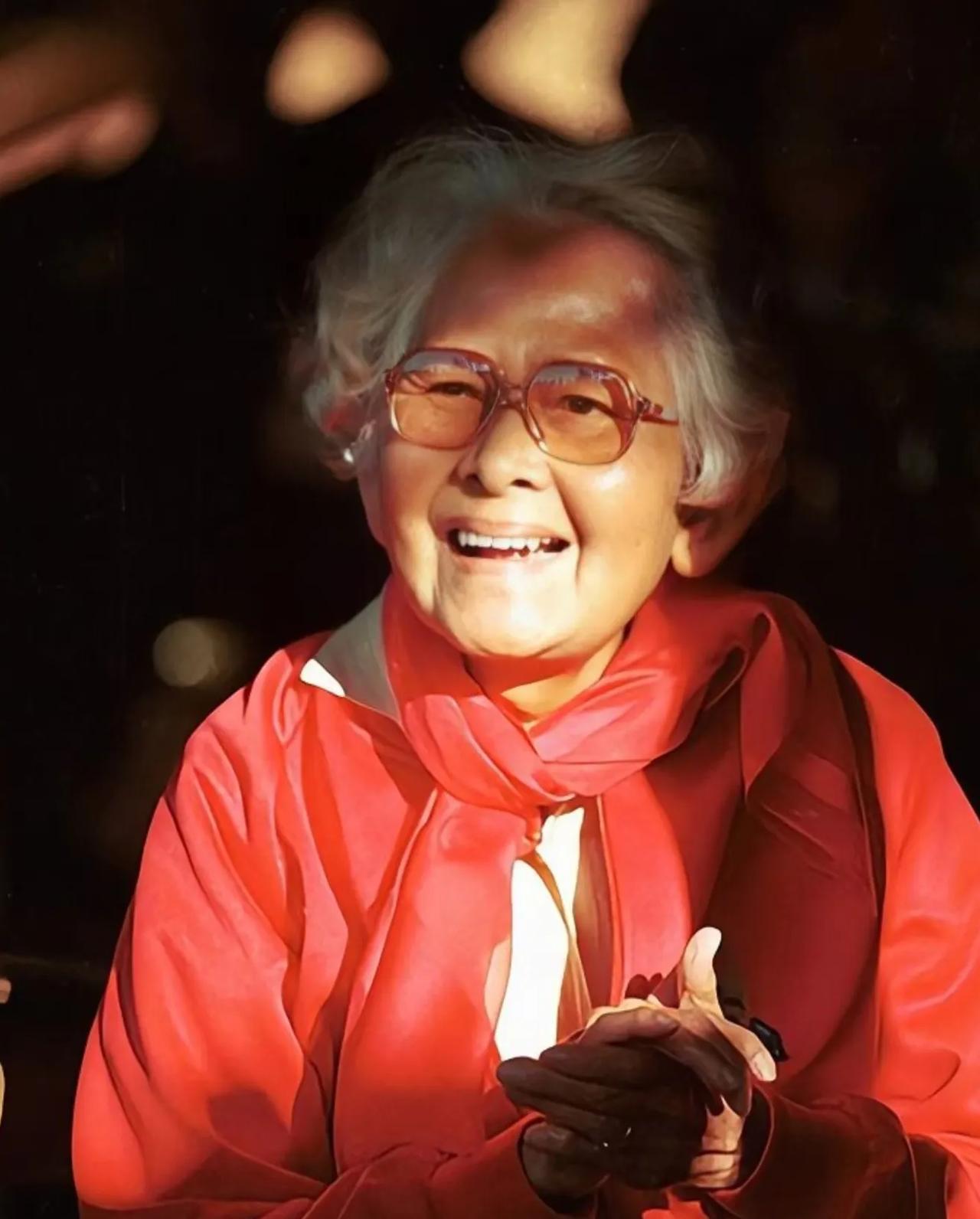 玛哈奶奶虽然不如儿媳妇诗丽吉长寿，但也95岁高寿而终。而且一生无污点，比人间富贵