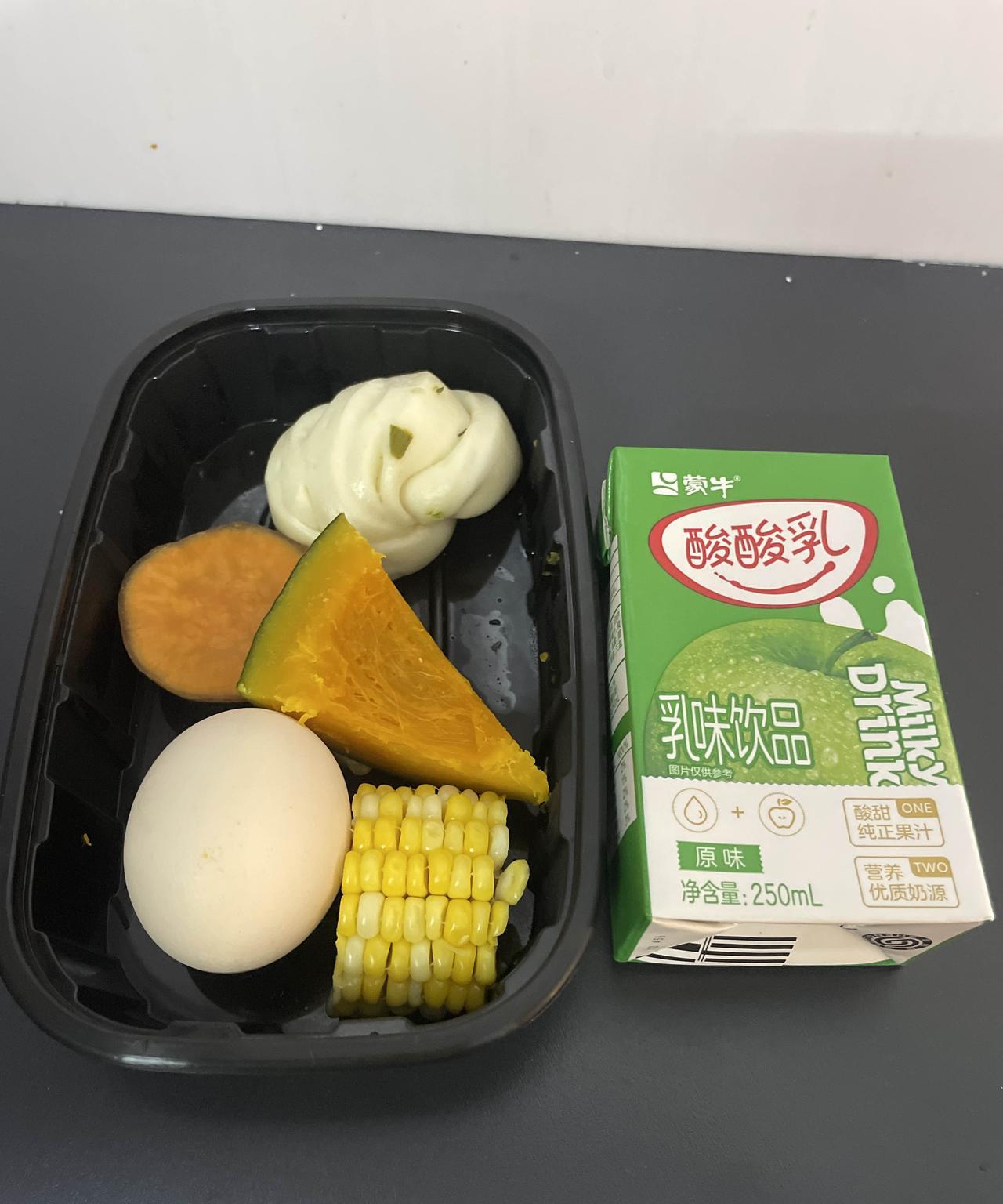 海底捞五块钱一份的早餐……今早下雨，红绿灯的时候看到海底捞在买早餐，买了一份，