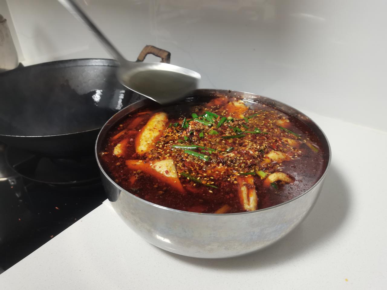 最近喜欢上了做饭，看看昨晚的水煮豆花鱼，巨下饭色香味俱全，好吃能干三碗饭，我