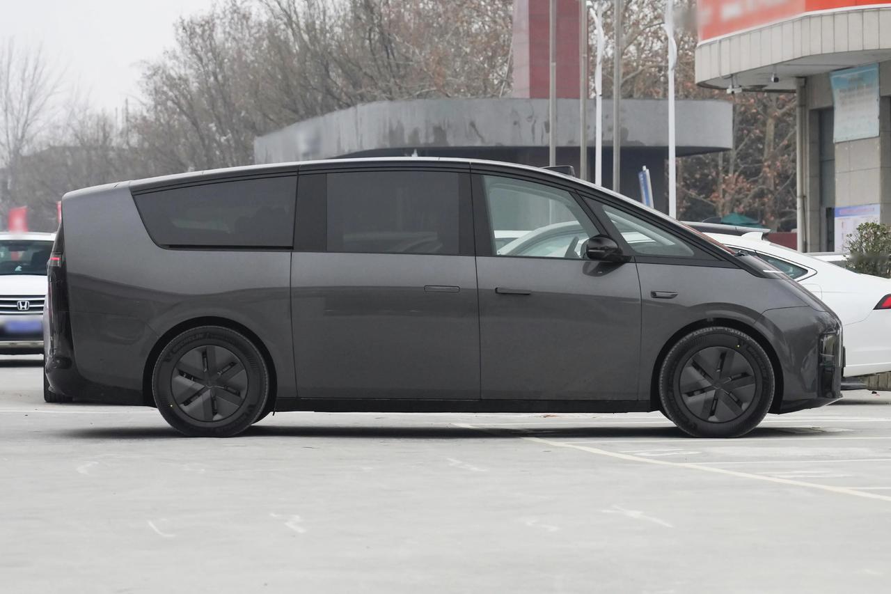 近期理想汽车接连被爆出质量问题，老板李想也是彻底怒了，对内部相关责任人进行了严肃