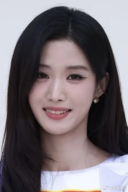 卢昱晓是不是微调了？感觉和以前不太一样了​​​