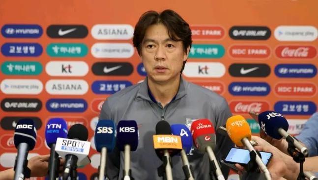 毫不客气！韩国主帅认为国足想击败没有孙兴慜的韩国队也是痴心妄想。东亚杯首战将在