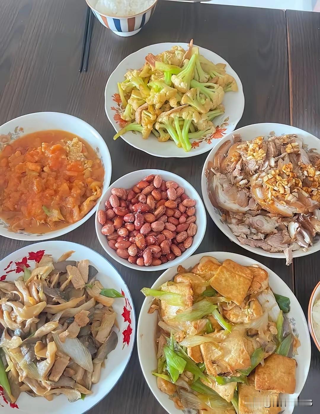 真几个菜喝点什么酒[无奈吐舌]