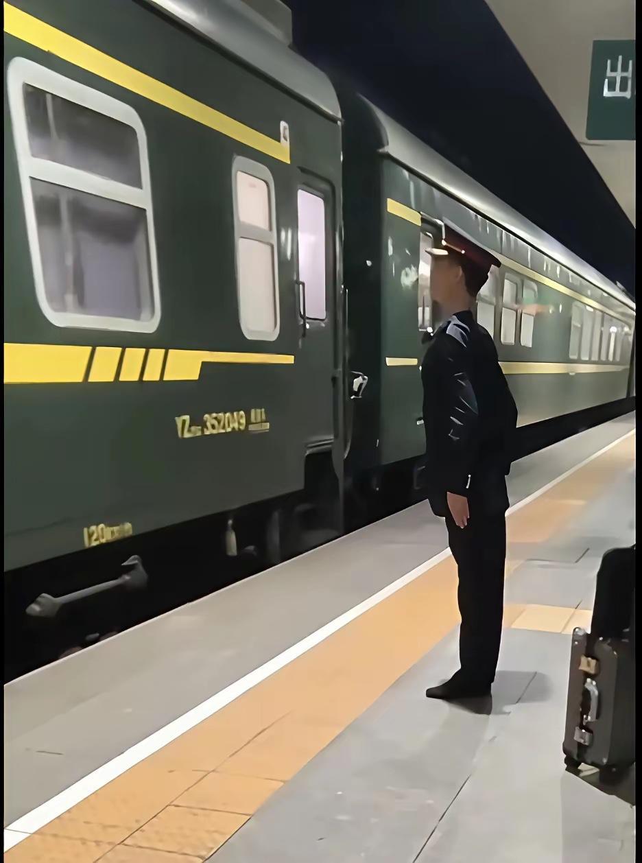 我赌他当过兵