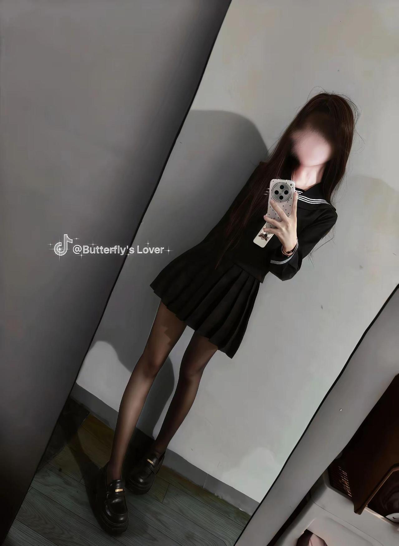 谁欺负你了。？打狗也得看主人。水手服对镜拍jk穿搭拍照