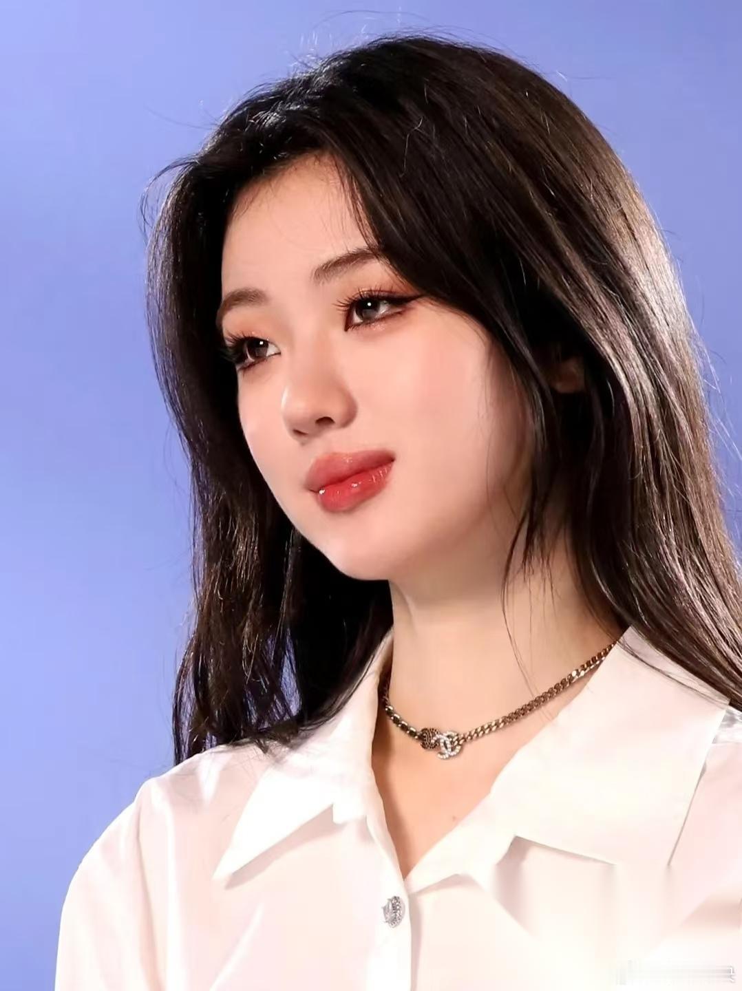 单依纯，引发热议这次又是演唱会的事这次不是有人说她抄袭，是她在演唱会上致谢