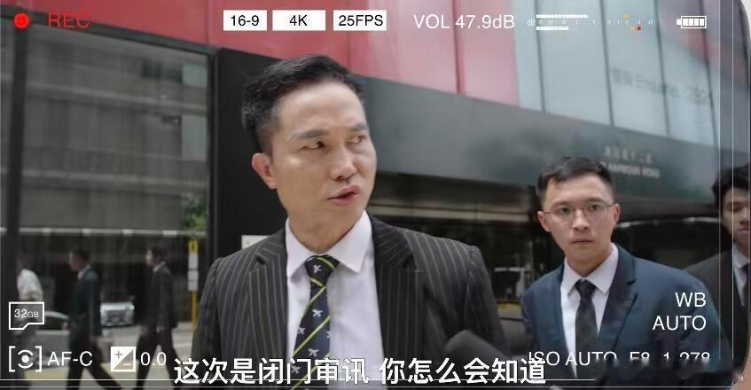 我真的要笑晕了，《新闻女王2》这是一比一还原了郑中基离婚官司名场面？！甚至