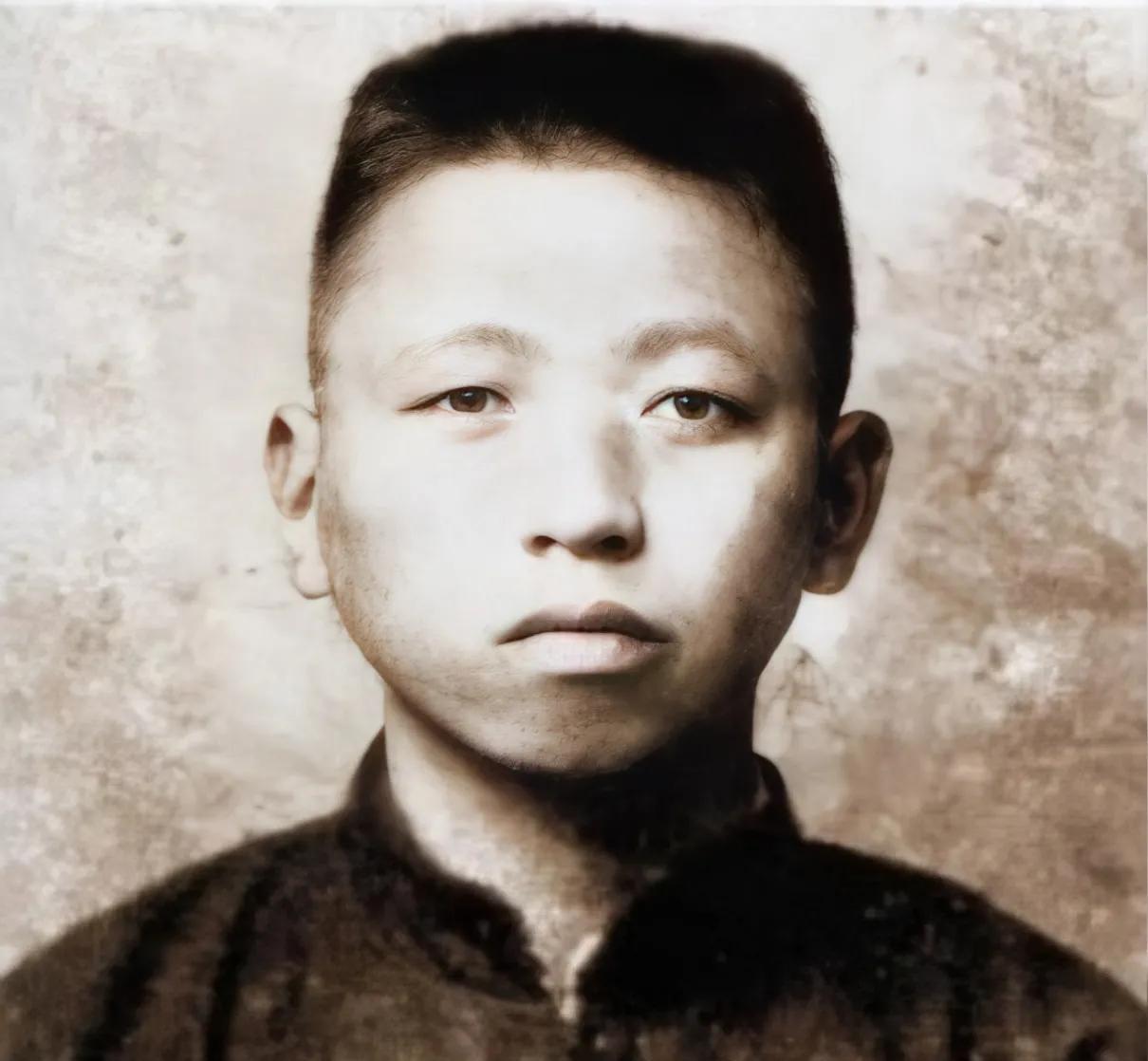 当他担任红九军政委时，副军长叫许世友，开国上将。警卫员叫陈锡联，开国上将。