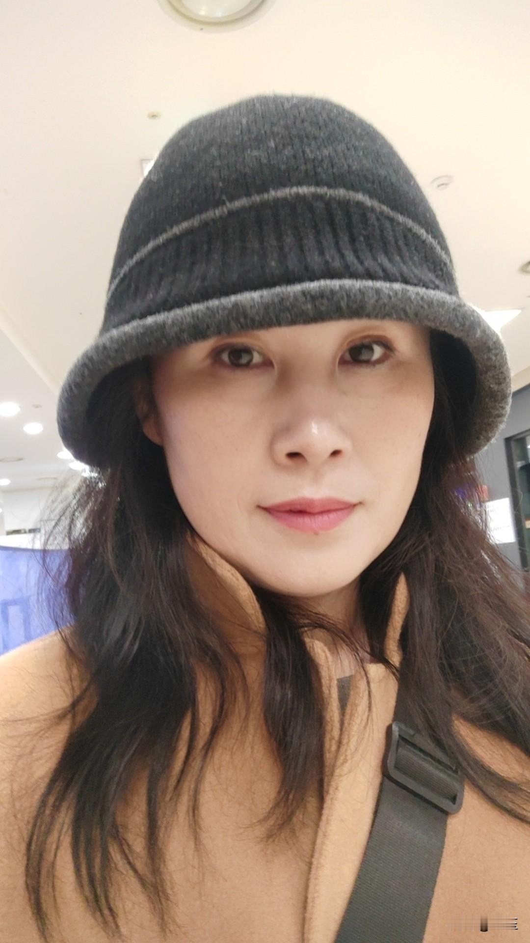 韩国的汤饭真是难以下咽，就说他们的米肠汤饭，一个石锅里有三块米肠，猪头肉切薄片，