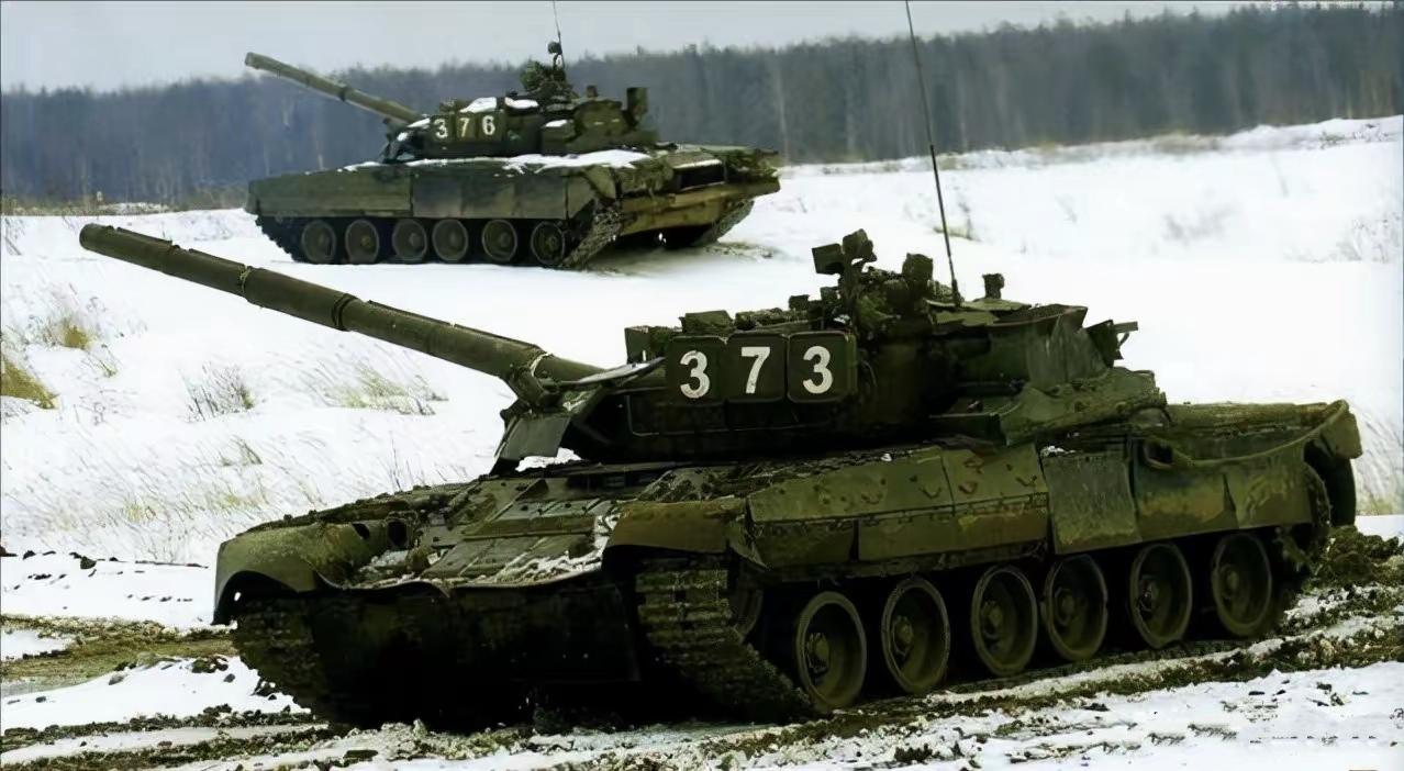 前线伤亡太大，所以俄罗斯要求长居俄罗斯的外籍男性必须服役一年？俄罗斯要求年龄